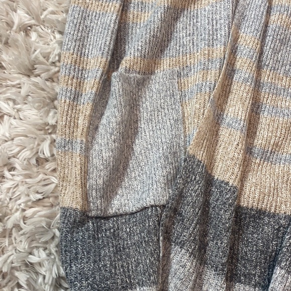 Francesca’s cardigan - Picture 2 of 4